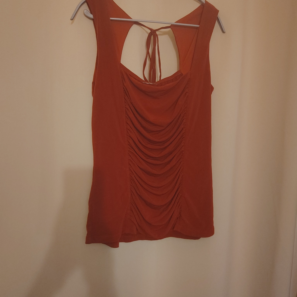 Chic Sleeveless Rust Top with Ruched Front